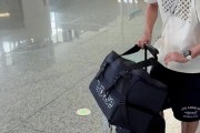 谈球吧体育官网入口会玩儿 周琦晒随球队前往贵港视频 给孙铭徽P了个踢足球🤣