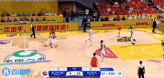 谈球吧体育app下载😎继续展示统治力！周琦篮下大帽&冲筐对抗胡金秋得分
